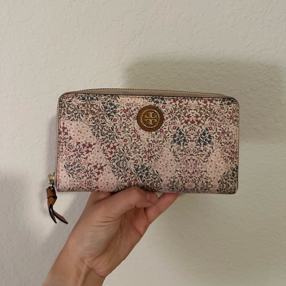 Tory Burch Handbags - Tory Burch Wallet